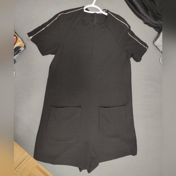 Minimal pocket front black romper, M - Picture 1 of 4